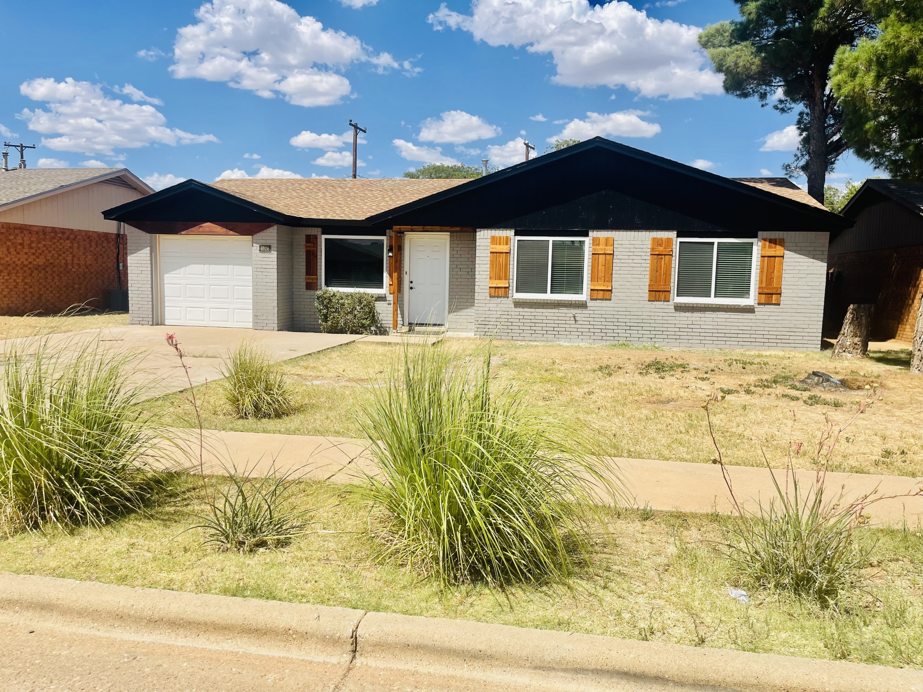 4626 Grinnell Street - 1